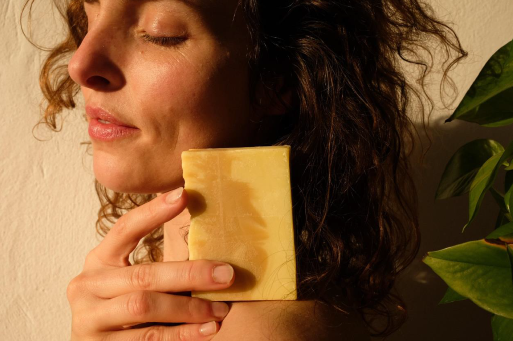  Loona’s Haarseife gegen Haarausfall nach der Geburt 