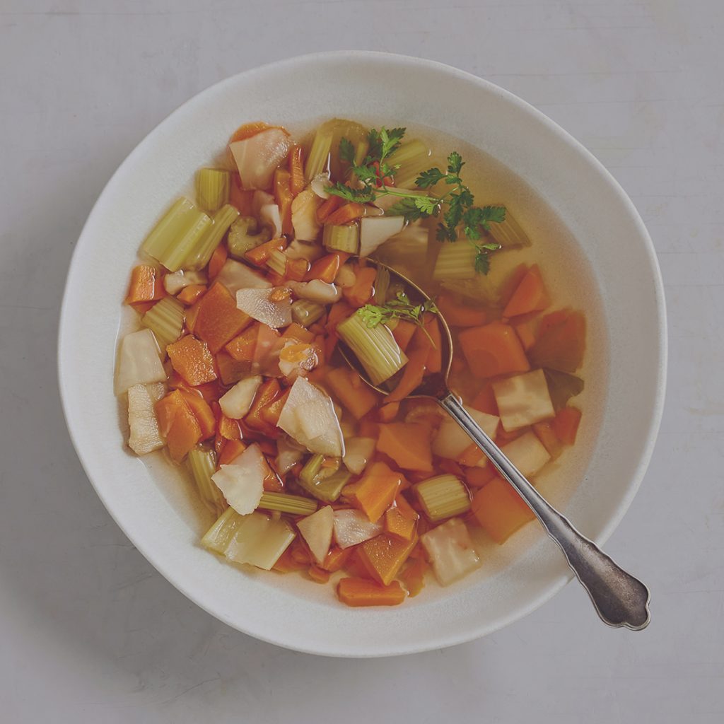 Frisch gekochtes Bio-Essen für werdende und frischgebackene Mütter im Wochenbett.